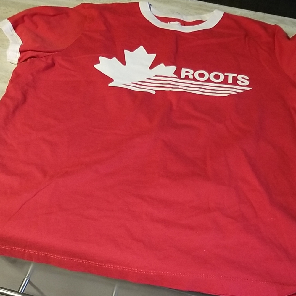 Roots Red Tee with White Maple Leaf Graphic Size Xl